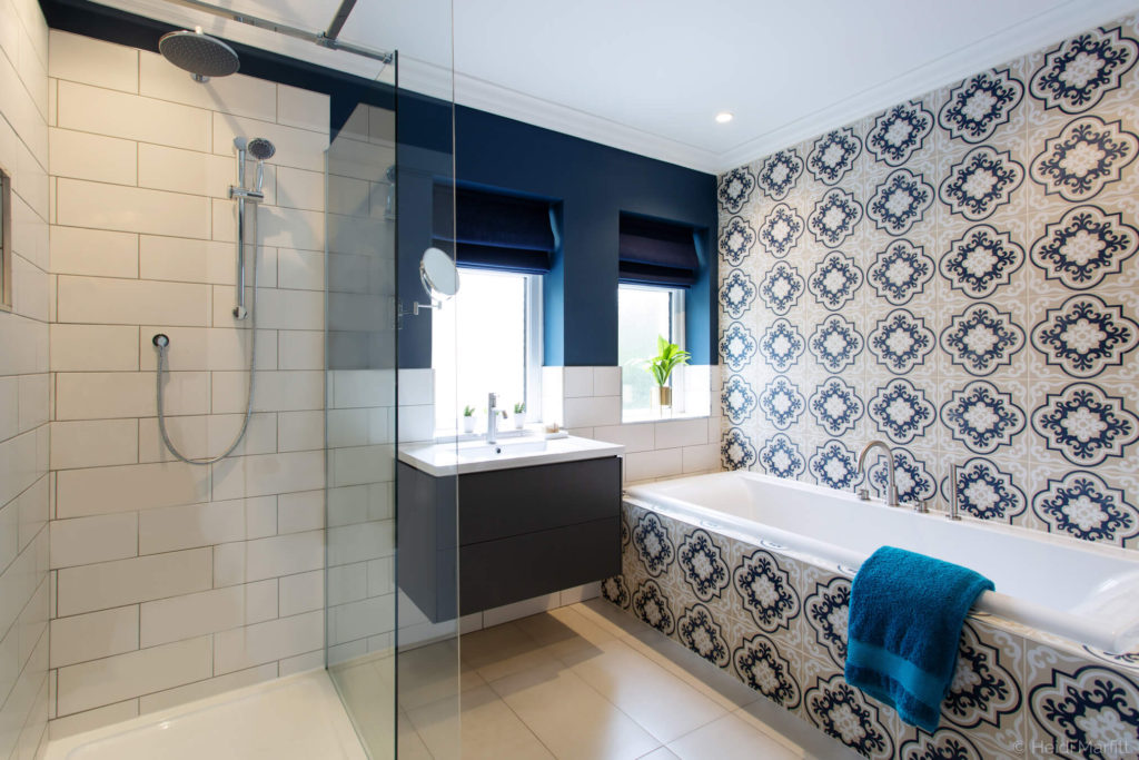 A seperate shower means that this family bathroom is perfect for everyone to get organised on busy mornings